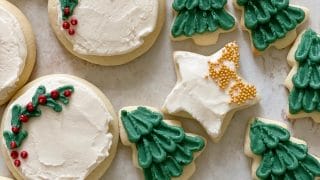 https://esdjjpo74o9.exactdn.com/wp-content/uploads/2023/11/Christmas-sugar-cookies-frosted.jpeg?strip=all&lossy=1&resize=320%2C180&ssl=1